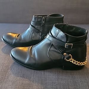 🎈 Leather Steve Madden Booties